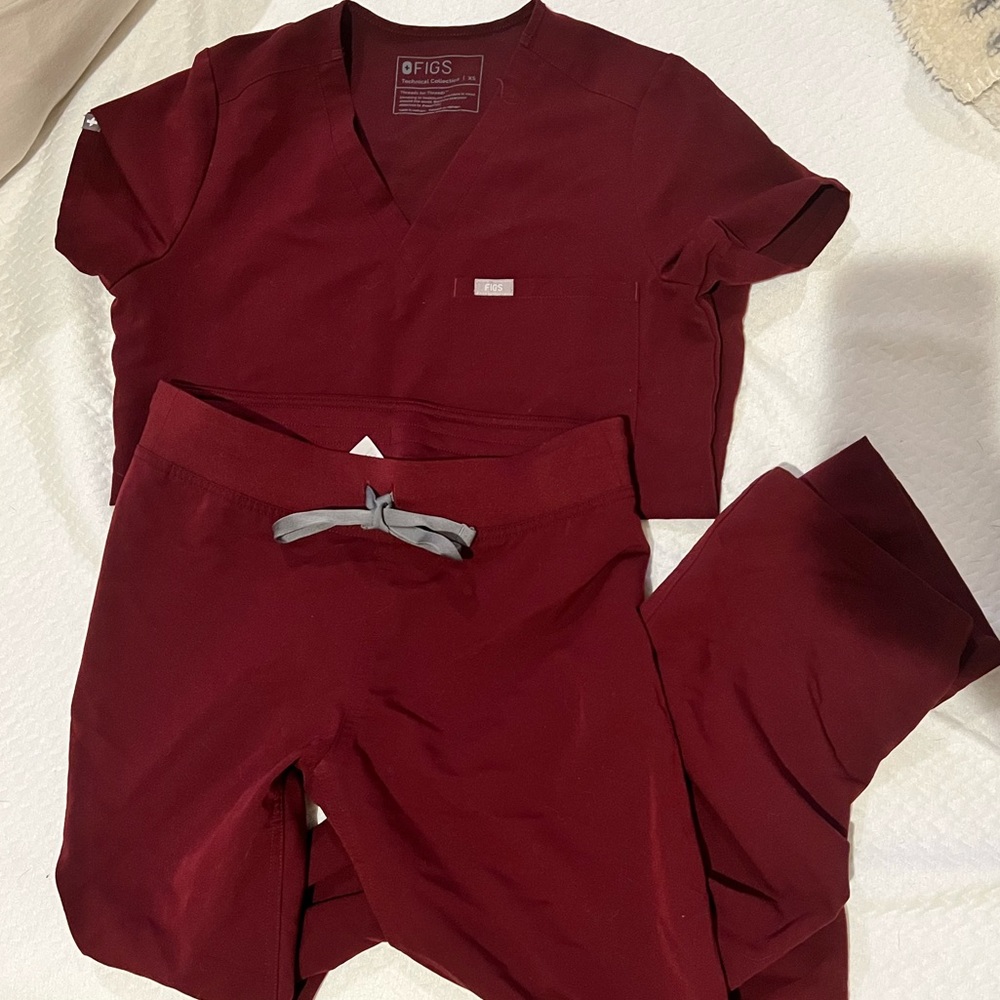 FIGS Burgundy SCRUB SET